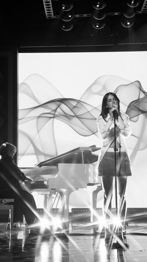 Alicia Moffet: Forever
🎹  Julie Lamontagne 

@aliciamoffet @lestwentyninesmusic