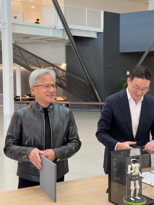 Great to welcome @lg_global Group Chairman Kwang-mo Koo and LG leaders to NVIDIA as we enter the next chapter of our collaboration.

Together, we’re expanding our work across AI infrastructure, physical AI and robotics.

We’re excited about what our teams can build together.