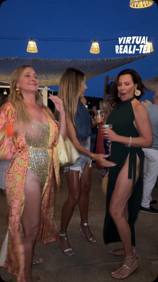 Sonja Morgan, Kelly Bensimon & Countess Luann are back at it together at VRT Out East in Montauk! 🌊💗