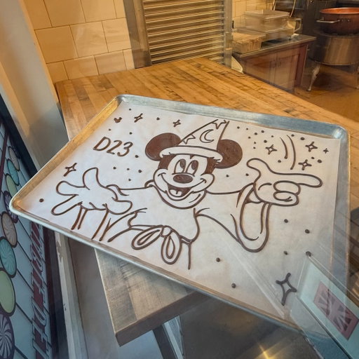 Mickey Mouse is dressed in his Sorcerer Mickey best on this special D23 chocolate artwork spotted in the window of Trolley Treats at DCA. 🪄🍫🏰

D23: The Ultimate Disney Fan Event officially begins tomorrow in Anaheim!

#D23 #D23Expo #Disney #Disneyland #DCA