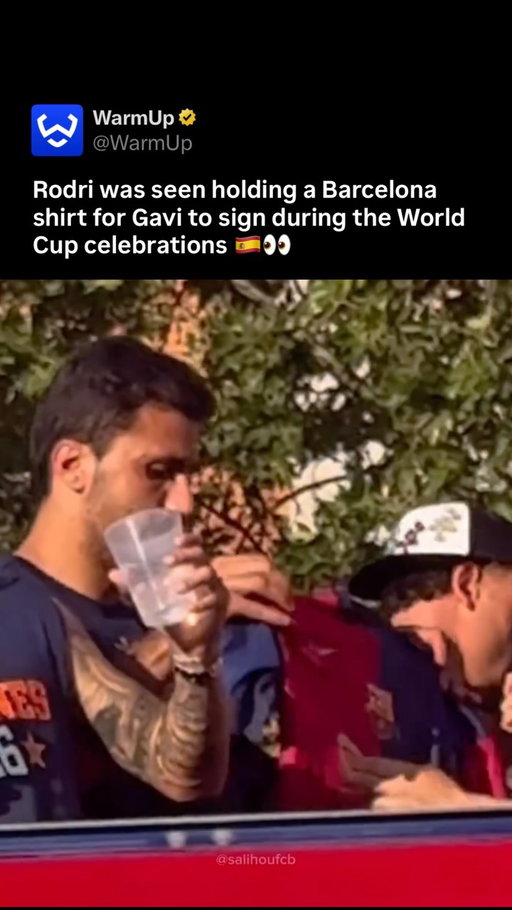 👀

Manchester City midfielder Rodri has emerged as a major transfer target for FC Barcelona after signaling his desire to return to Spain. Following Spain’s World Cup victory, where he claimed the Player of the Tournament award, the 30-year-old entered the final year of his City contract and reached an agreement on personal terms with the Catalan giants. Barcelona have submitted improved bids reaching €60 million to secure the Ballon d’Or winner, though Manchester City are holding out for a valuation closer to £60–65 million before sanctioning his exit. With manager Hansi Flick prioritizing an elite defensive pivot to anchor his midfield, negotiations remain active as City seek a suitable replacement.

(Via @salihoufcb )