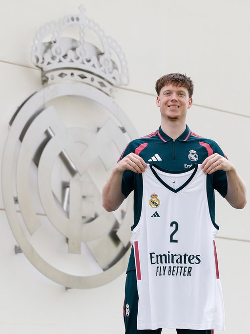 COMUNICADO OFICIAL 
El Real Madrid C. F. y @MaxShulga_ han alcanzado un acuerdo por el que el escolta, procedente de los Boston Celtics, será jugador del Real Madrid las próximas dos temporadas, hasta el final de la 2027-2028.
-
Real Madrid C. F. and Max Shulga have reached an agreement for the shooting guard, coming from the Boston Celtics, to join Real Madrid for the next two seasons, until the end of the 2027-2028 season.

#RMBaloncesto | #WelcomeShulga