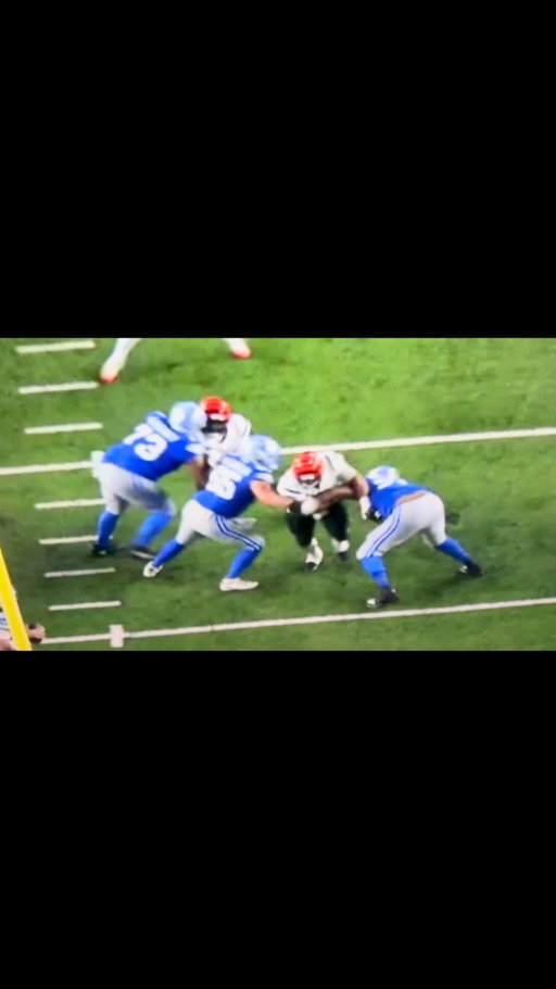 @bengals @landon__robinson96 brought the same skillset from the USNA to his NFL debut..great lateral quicks with a keen ability to escape blocks...Easy guy to root for #BaldysBreakdowns
