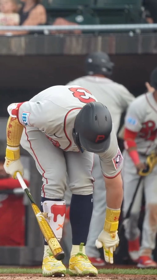 Staying on Theme. 🌽🌽 @bryceharper3 

🎥: @mlb 

#fieldofdreams
