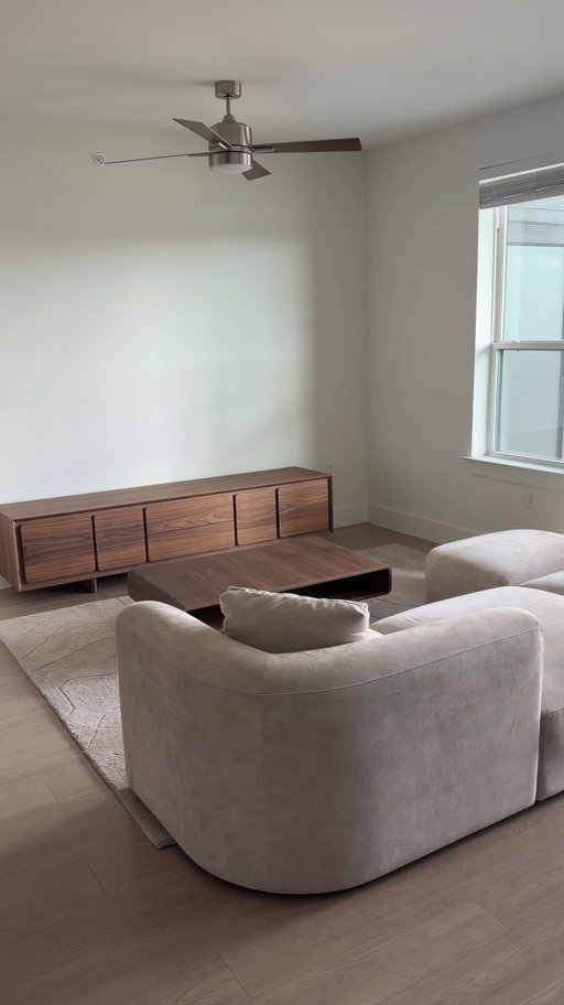 Setting up the new living room with some new pieces I got. This room still needs work, but what do you think so far? 

All pieces are linked in my bio!

#homedecor #interiordesign #livingroomideas #livingroomdecor #livingroominspo
