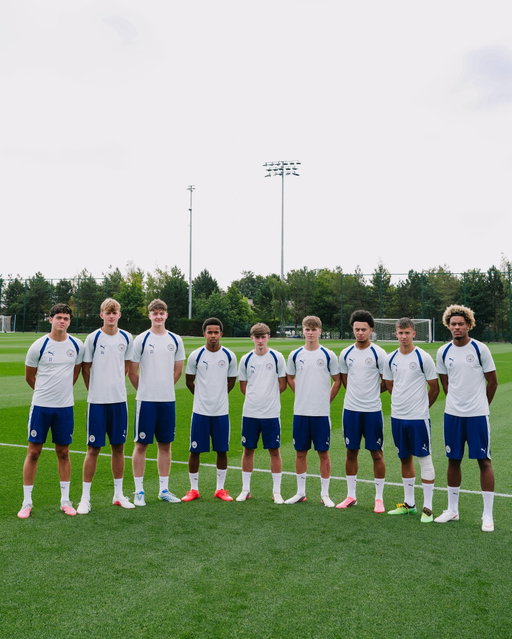 Nine Manchester City Academy players have signed their first professional contracts with the Club ahead of the 2026/27 season 🩵
 
Finlay Gorman, Floyd Samba, Dante Headley, Timeo Whisker, Teddie Lamb, Jake Wain, Dexter Oliver, Freddie Lawrie and Ben Vickery all enjoyed the special moment in putting pen to paper as they signed their maiden senior contracts ✍️