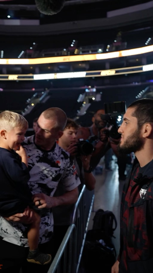 Calm amid the chaos 🥹

[ #UFC330 | LIVE SAT AUG 15 | 9pmET on @ParamountPlus ]