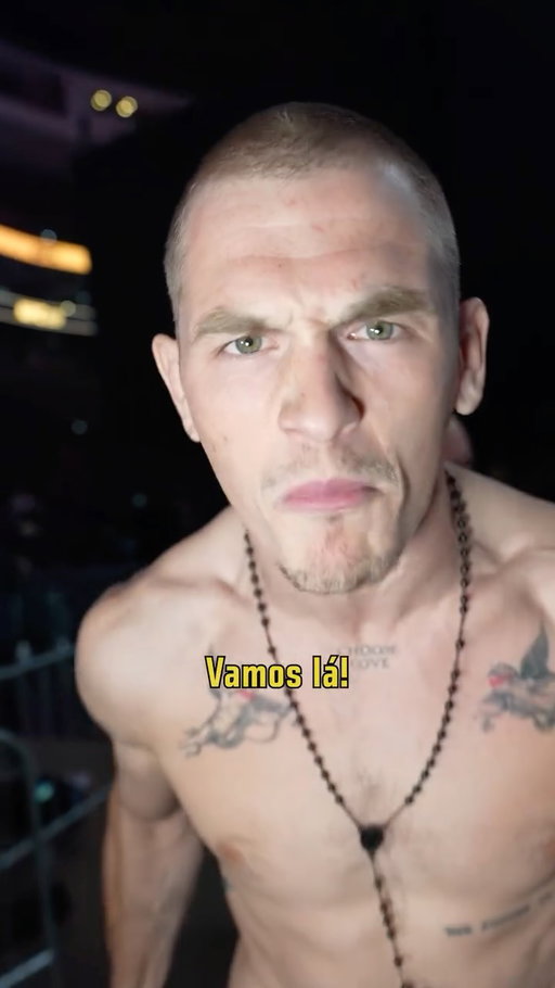 "É o meu momento" 🗣️⁣
⁣
O @IanGarry mandou a letra após a última encarada com Islam Makhachev na pesagem do #UFC330! ⁣
⁣
Assista ao vivo no @ParamountPlusEsportes neste sábado (15) a partir de 17h30 👊