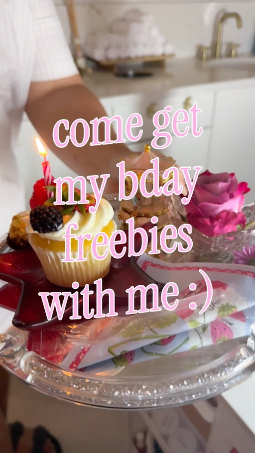 come get my bday freebies with me :))) 🧁 this was for the month of july & i was able to get some throughout the month but also in august since my bday is in the end of july 🎈xoxoxoxo 💋

#birthday #girl #july #bday #food @crumbl @tropicalsmoothiecafe @starbucks @disneyparks @ultabeauty @sephora @nothingbundtcakes @bathandbodyworks