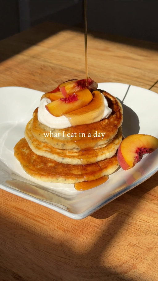 what I eat in a day 🥞🍑✨

breakfast - peach & maple pancakes 
iced coconut matcha 
lunch - creamy chickpeas on toast 
dinner - tofu nourish bowl 

#whatieatinaday #wieiad #fulldayofeating #vegan #healthyfood