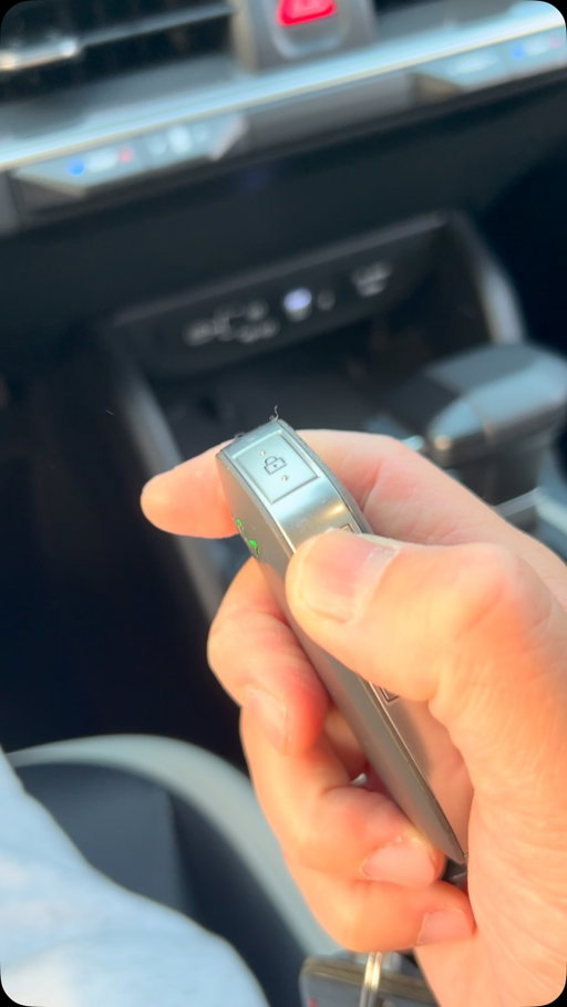 ASMR with 2026 Kia K4 GT-Line Turbo hatchback.

@kiacanada 

#KiaCanada #Kia #KiaK4 #ASMR #MoVernie