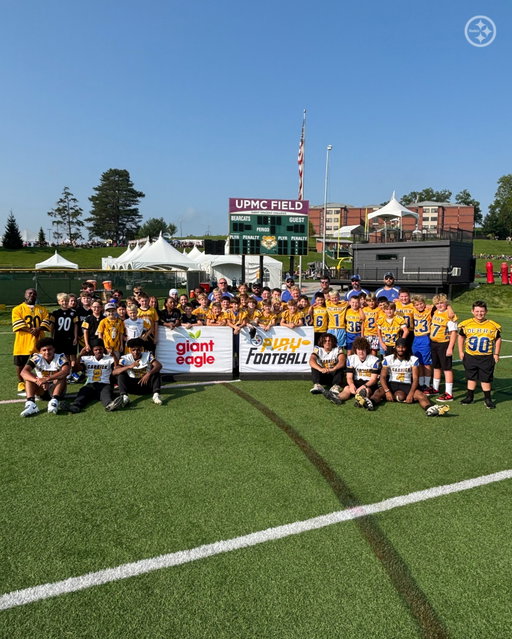 Shoutout to Derry Wolfpack and Pittsburgh Flag Football League for coming out to #SteelersCamp today! 🏈