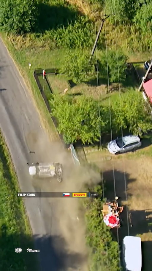 A dramatic moment on SS6 for Filip Kohn

Crew OK ✅

#FIAERC | #BarumRally 🇨🇿