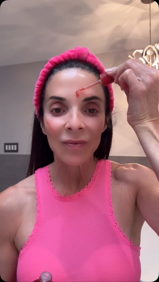 In my 50s, I’ve learned that taking care of myself goes far beyond fitness. 💪✨ I’ve always prioritized movement, strength and feeling my best — and now I’m giving that same attention to my Face Core 💗

I’ve been using the new @medicube_global_official
Booster Pro X2 ✨ an upgraded at-home skincare device with 7 care modes, including Dual Mode, Mask Mode and AI Mode 🤍

I love pairing it with the EGF NAD Firming Serum ❤️ and finishing with the PDRN Pink Peptide Serum Mask 💕 The routine is designed to support everything from product absorption and hydration 💧 to visible firmness, sculpting and radiance. 

And after just five minutes with Mask Mode, my skin feels so smooth, refreshed and hydrated 😍💦✨

For me, healthy aging is all about consistency — taking care of my body, my skin and myself from the inside out💪 Sculpt + glow ✨💕 My new wellness ritual.

#medicube #medicubedevice #boosterprox2 #medicubefacecore #ad