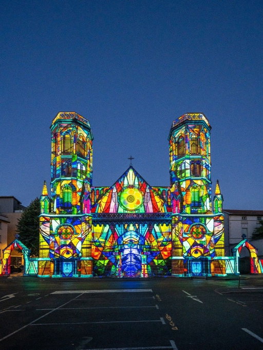 🌇 When the sun sets in Le Puy-en-Velay, the city's landmarks tell a different story.

✨ All summer long, Puy de Lumières transforms the city with spectacular projection mapping experiences powered by Barco technology.

Discover more via link in bio. 

#BarcoTech #projectionmapping 

📸 © Luc Olivier | @lepuytourisme