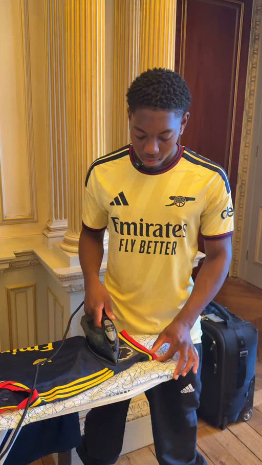 Nothing get’s past Gabriel! 👀

Can’t beat that Arsenal Away Shirt with the gold PL Winners patch… 😍