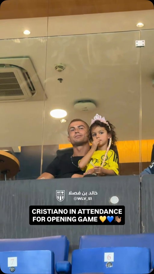 𝐀𝐥𝐰𝐚𝐲𝐬 𝐭𝐡𝐞𝐫𝐞 𝐭𝐨 𝐬𝐮𝐩𝐩𝐨𝐫𝐭 𝐭𝐡𝐞 𝐭𝐞𝐚𝐦. 💛💙👋🏼

Captain Cristiano Ronaldo, not available today as he’s building best condition for of upcoming games… but in the stands 👊🏼

🎥 wsl_s1 - @spl