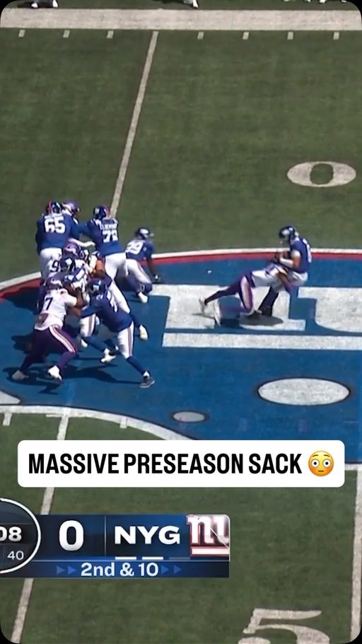 Jaxson Dart took a MASSIVE hit from Jay Ward 😳

Dart went to the medical tent and then returned to the game shortly after.

🎥: @nfl