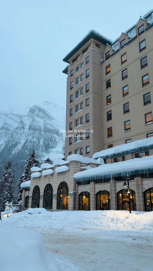 You, me & winter in Lake Louise? ❄️ 

📍 @fairmontcll 

#hotelsandresorts #canada #beautifulhotels #banffnationalpark #lakelouise