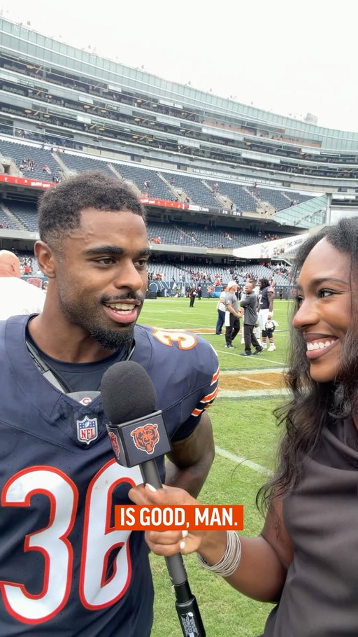 All smiles for @time2takeiteassyy after a TD in his Bears debut!
