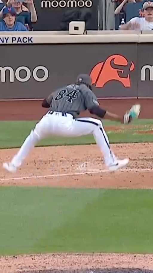 Mets pitcher Jefry Yan did his signature strikeout celebration before realizing he needed to challenge and then got it wrong 

#baseball #mets #sports #mlb
