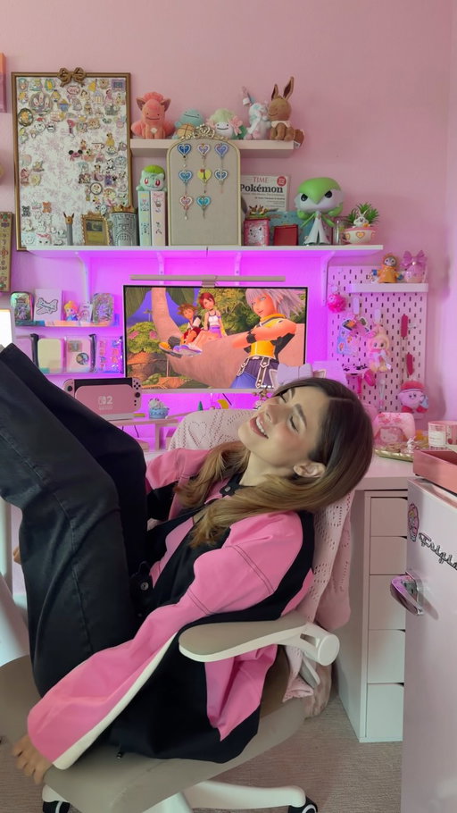 Kingdom hearts fans ifykyk 🥹🗝️☁️
•
So many amazing announcements I can’t believe it!! One sky, one destiny 💌 We’re so back!! 
#kingdomhearts4 #kingdomhearts #kingdomheartsd23 #kingdomheartsfans #squareenix