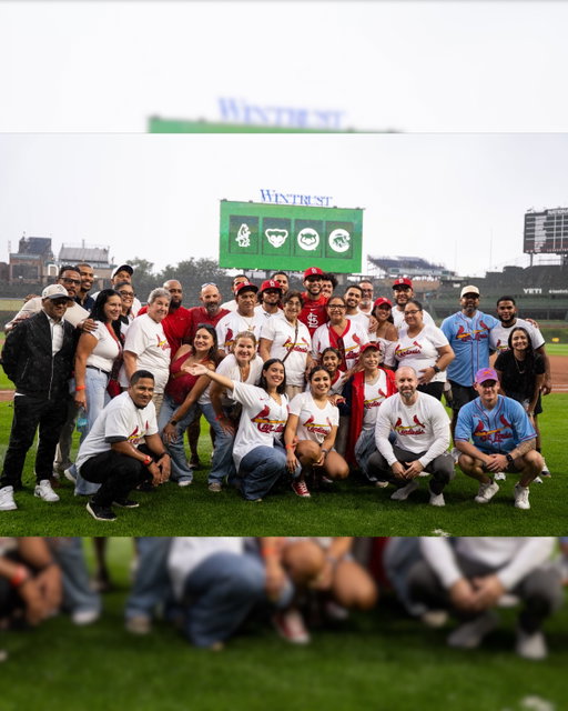 It takes a village ❤️

More than 30 family and friends were waiting to celebrate with Joshua Báez after his historic MLB debut!