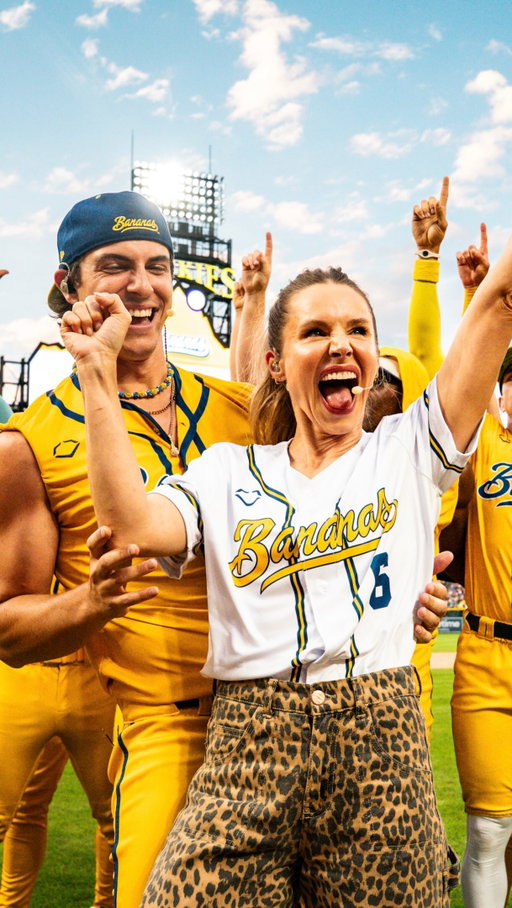 The mashup we never knew we needed🤩 

#savannahbananas #kristenbell #frozen #dirtydancing #wicked
