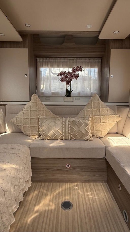 Comfort on the move, without compromise.

With two double-bed configurations, a private en-suite and fully equipped kitchen, this motorhome is the perfect self-drive solution for life on the road.

Looking for a flexible, comfortable self-drive option for your production? Get in touch with the Movie Makers team to find out more.