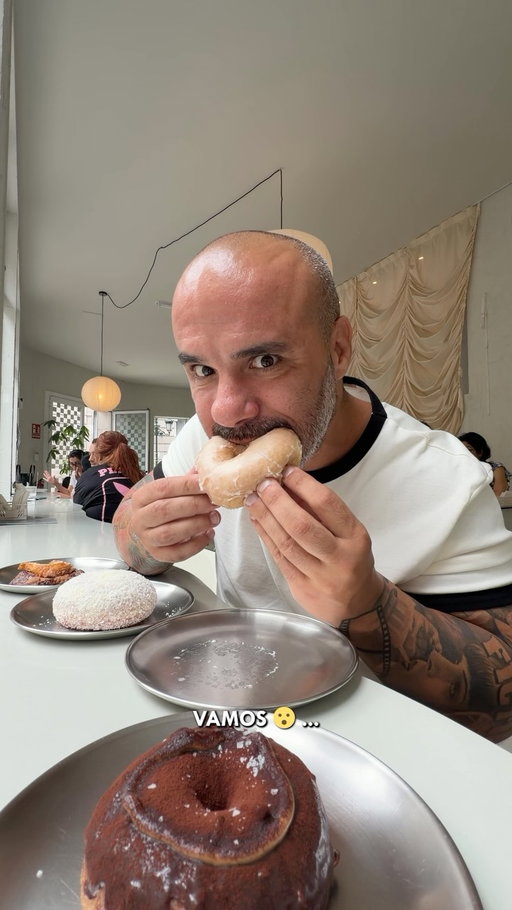 Los donuts más perfectos que he probado en España 🇪🇸 a día de hoy, está en Vigo, también tienen cookies muy buenas y originales además de buen café y brunch 👍🏼