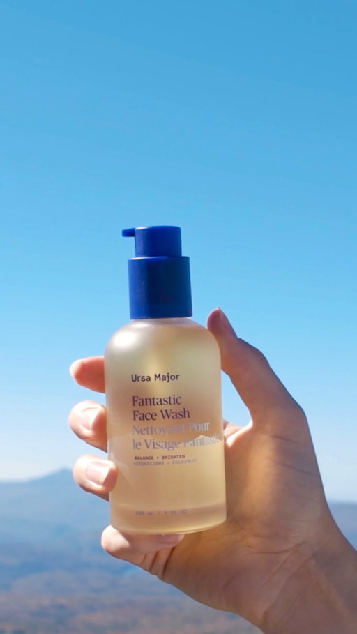 Imagine cracking a cedar bough, crushing a spearmint leaf, and squeezing a fresh lime, all at once. That’s what hits you every time you lather up Fantastic Face Wash. Forest-powered freshness from real plant extracts, never anything synthetic.