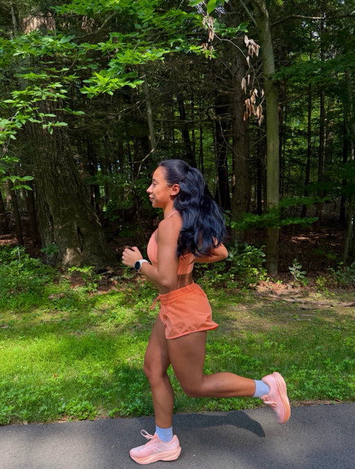 Come run with me!
@brooksrunning #BrooksPartner #GhostAmp 

In my gorgeous Ghost AMP 

pre run coffee ☕️ 

Feeling light 🙌

Nice & easy miles! 

Stretch always! 

Thanks for running with me! 🏃‍♀️