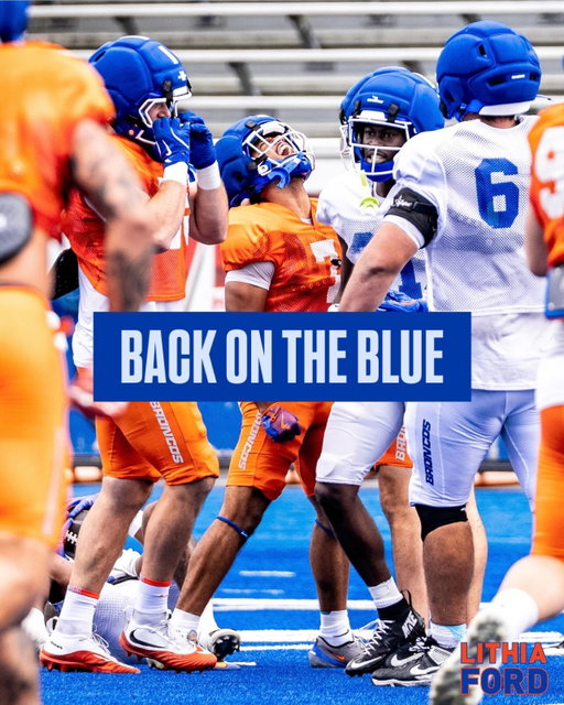 Not better place to play football than 𝗧𝗛𝗘 𝗕𝗟𝗨𝗘 🔵

#BleedBlue | #BuiltDifferent | @lithiafordboise