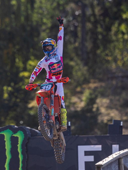 NO WORDS!  P.1 🚀

This one felt good!

@ktmfactoryracing
