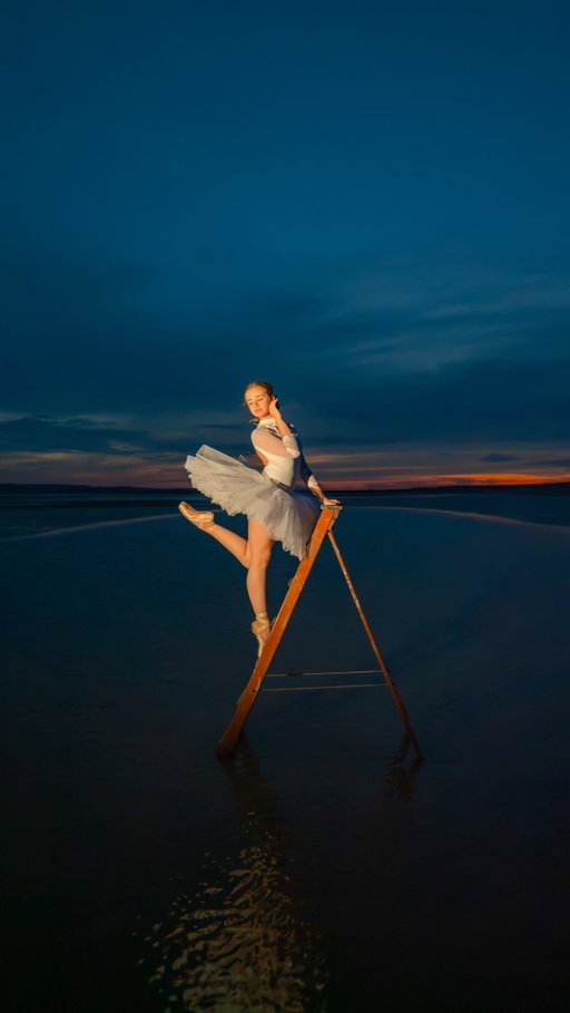 One to remember @lilyindancerland 🪜 🌊 🩰 

Honestly, the struggle with this concept was real! Getting the ladder lodged into the sand while chasing the last light from the beautiful Blue Hour was a challenge! But we did it Lils. Another awesome moment in our 5 years of working together 🫶🏻

Nothing would have been possible without the Legendary Nan that is Zoe 💪🏻 and Lily’s mum, Taylor for getting those priceless BTS moments 📱 

@ballet.rosa 🤍

Shot using the 20mm Air from @viltrox.official and the X100 RGB from @zhiyun_tech 💡