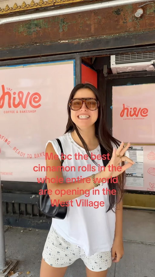 If you haven’t had @hellofromthehive yet dare I say this is going to kick the froyo lines to the curb🫢

#nyccinnamonrolls #cinnamonrolls #nycbakery #westvillage #preparetobesickofme