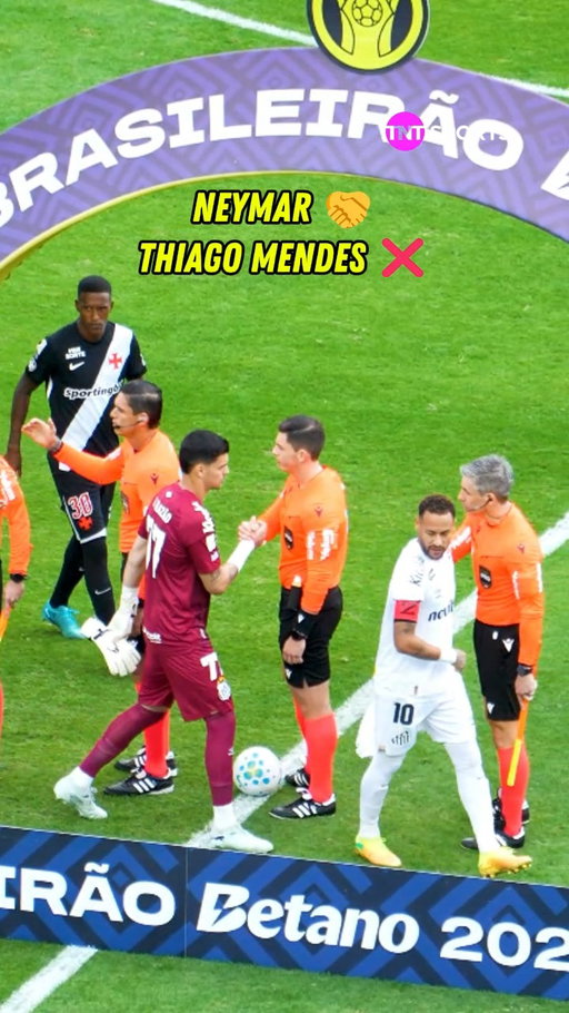 THIAGO MENDES NÃO QUIS CUMPRIMENTAR O NEYMAR! 😳 Antes da bola rolar para Vasco x Santos, o capitão vascaíno se recusou a cumprimentar Neymar... #FBR #Brasileirão
