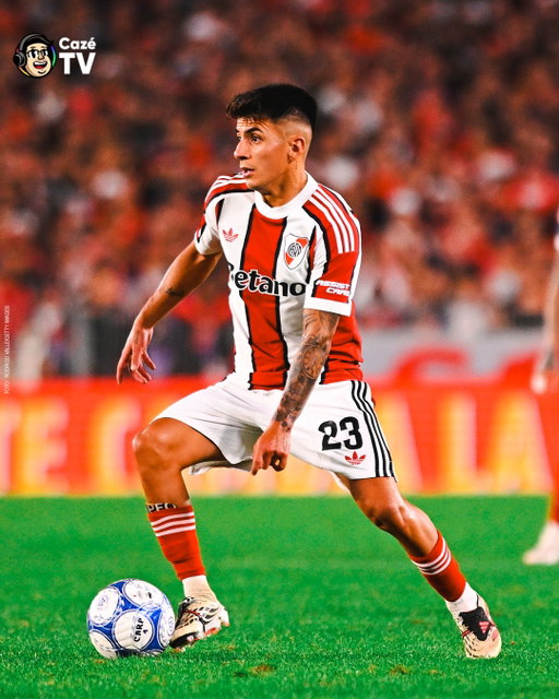 O HOMEM ESTREOU PELO RIVER PLATE! Thiago Almada faz seu primeiro jogo com a camisa do clube argentino. Los Millonarios venceram o Argentinos Juniors por 2x0. 👀🇦🇷

#CoberturaCazéTV #cztv16 #RiverPlate