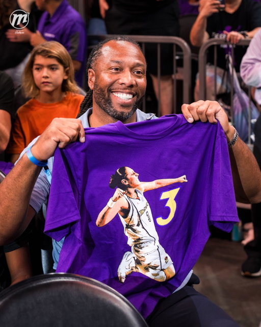 “Larry was one of the first people to reach out and tell me if you need anything, I’m always available.”

20 years later Fitz is in the building to support her jersey retirement. 🧡