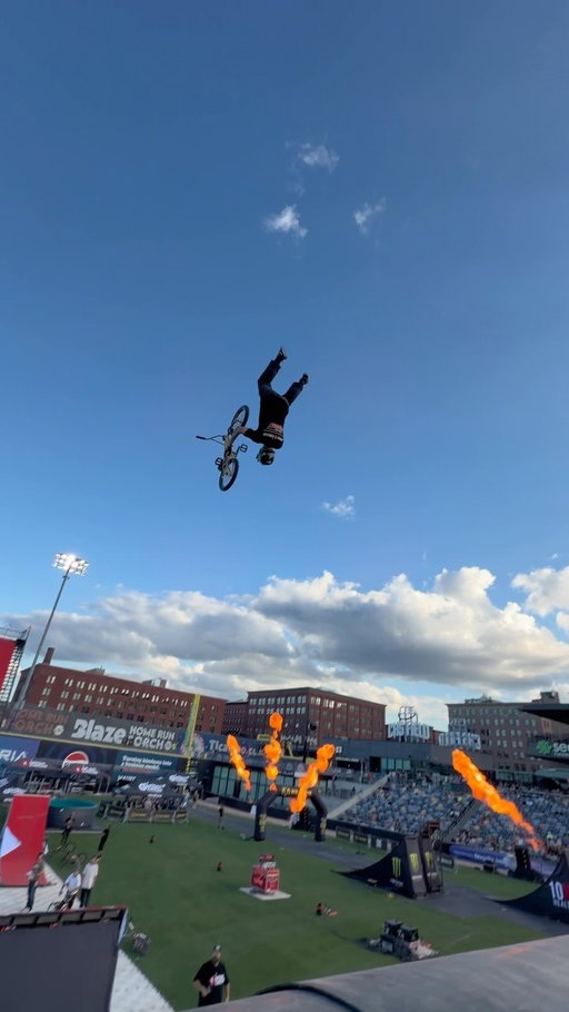 1. @bradybakerbmx 
2. @rwilly 
3. @arehart_bikes 
4. @dubbybmx 

WHO’S YOUR PICK?! Best Trick was insane tonight here in St Paul 🤯
