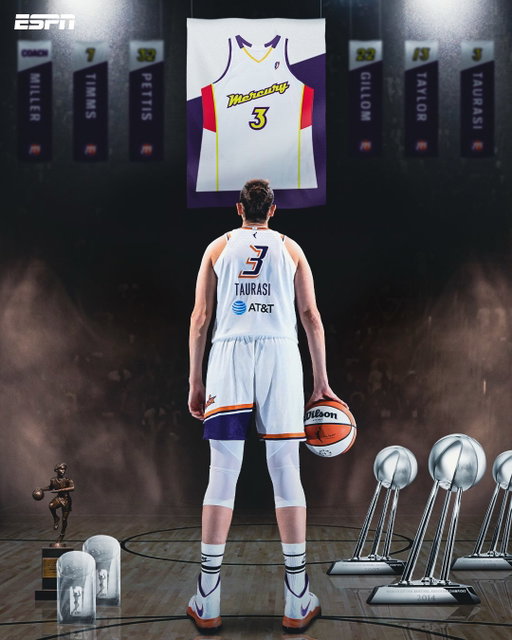A LEGEND OF THE GAME FOREVER IN THE RAFTERS. 🔥

Diana Taurasi’s jersey has been retired by the Phoenix Mercury as she joins the team’s Ring of Honor 👏