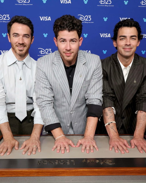 The Jonas Brothers became Disney Legends tonight 😭👏