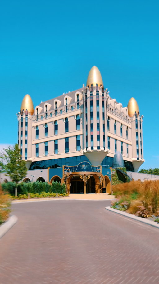 Win een sprookjesachtig verblijf! ✨🎁 Droom jij van wakker worden tussen de wolken? Dan hebben we iets magisch voor je! Je maakt namelijk kans op een verblijf in het Efteling Wonder Hotel!

☁️ Een overnachting voor 4 personen
☁️ Een heerlijk ontbijt en diner in Restaurant Saga
☁️ Twee dagen toegang tot de Efteling

Het enige wat je hoeft te doen is dit bericht te liken en te delen in je stories. Vergeet ons niet te taggen zodat we je deelname kunnen zien. Meedoen kan t/m zondag 23 augustus. Daarna ontvangt de winnaar van ons een privébericht. Heel veel succes! 🍀

⚠️ Pas op voor nep- en spamaccounts. We nemen uitsluitend contact met je op via dit officiële account en vragen nooit om financiële gegevens.