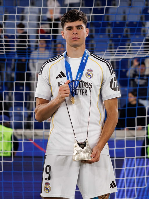 COMUNICADO OFICIAL

El Real Madrid C. F. y el RC de Strasbourg Alsace han acordado el traspaso de nuestro jugador Jacobo Ortega.
Jacobo Ortega llegó al Real Madrid en 2018 con 12 años y ha formado parte de nuestra cantera durante ocho temporadas. En la 2025-2026, ganó con el Juvenil A la Youth League.
El Real Madrid siempre será su casa y agradece a Jacobo Ortega su entrega en todos estos años que ha pertenecido a nuestro club.
El Real Madrid le desea a él y a su familia lo mejor en esta nueva etapa de su vida.
#RealMadrid