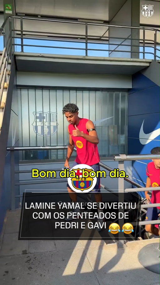 O LAMINE SE DIVERTE 🤣 🤣 Depois de Pedri e Gavi pagarem suas apostas por conta do título mundial da Espanha e pintarem o cabelo, Lamine Yamal não perdoou os jovens do Barcelona e os apelidou de "Chupa Chups", o pirulito! 

📽️ @fcbarcelona 

#FutebolNaESPN #Barcelona