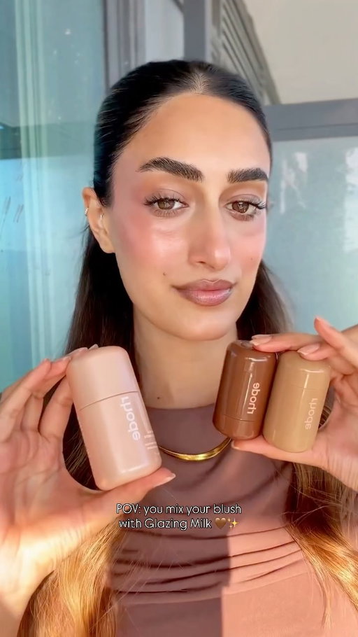 @rhode summer favourites, but this time with a little glowy blush trick. 🤎✨

I mixed the Glazing Milk with Pocket Blush in Teacup and it gave the prettiest soft, luminous flush. Definitely doing my blush like this all summer. ✨

Products used:
• Glazing Milk
• Pocket Bronzer – Bake
• Pocket Blush – Teacup
• Peptide Lip Shape – Stretch
• Peptide Lip Tint – Colada

@haileybieber, this collection has me obsessed. 🤎

#rhode #rhodeskin #haileybieber #rhodesummer #summermakeup glowymakeup glowyblush dewyskin cleanmakeup makeuptutorial