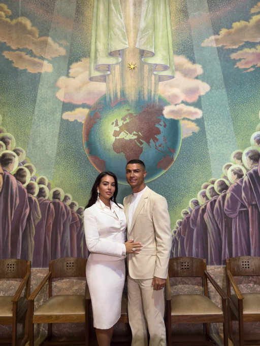 Congratulations to Georgina Rodríguez and Cristiano Ronaldo on their wedding in Portugal. The couple and their children wore custom Gucci looks for the special day. 
 
Images courtesy of Vogue 
 
#GeorginaRodríguez #CristianoRonaldo