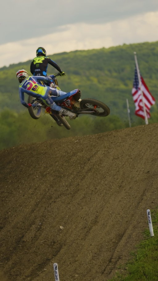 New gen’s don’t style like this fr 😮‍💨 @justinbarcia 

#unadilla #promotocross #ducati #mx #whip