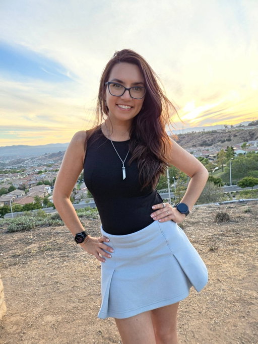 I'M SO HAPPY 🥰🥰🥰 

🎗 smashed our goal and raised a ton of money for cancer research on twitch 🤯🔬 @su2c (dragonrider community is the freaking best) 

📸 found a super funky gorgeous sunset so I did an impromptu photo test with the #galaxyzfold8ultra - thoughts? 

And yes, feel free to mock me for pic 4 😜⌚️⌚️💍

#standuptocancer @samsungmobileusa #techbaddie #teamandroid #happyday #GiftedbyOura #GiftedbySamsung
