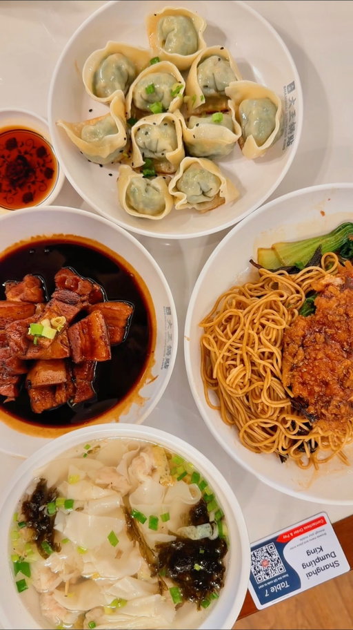 📍Shanghai Dumpling King (2245 140th Ave NE, Bellevue, WA 98005)

What I ordered:
- FuMin Combo (Dumpling King, prawn small wontons, soy milk)
- Dry noodle stirred with scallion oil + braised pork chop
- Panfried pork and chive wontons
- Red braised pork